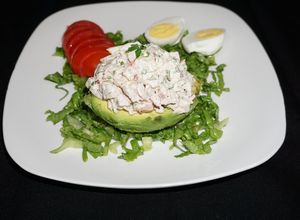 Una foto de Palta reina rellena con pollo