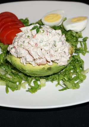 Una foto de Palta reina rellena con pollo