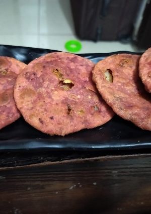A picture of Beetroot aloo kachori.