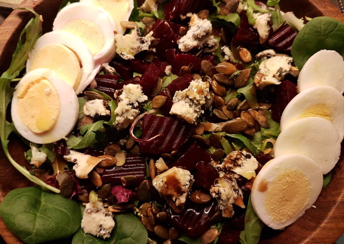 Ensalada de Rúcula, Remolacha y Queso Azul