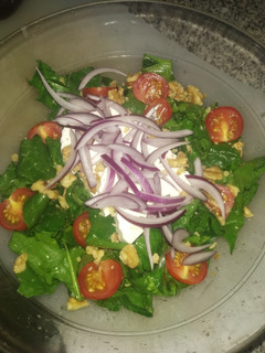 Una foto de Ensalada de espinacas