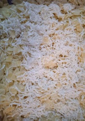 O poză a rețetei Tăieței (χυλοπίτες) brânză rasă.