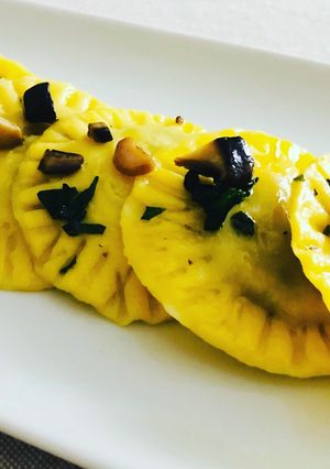 A picture of Ravioli with Cardoncelli Mushrooms and Aspragine.