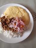 Puré con asado de chancho