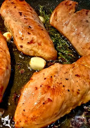 Serpenyőben sült csirkemell recept fotója