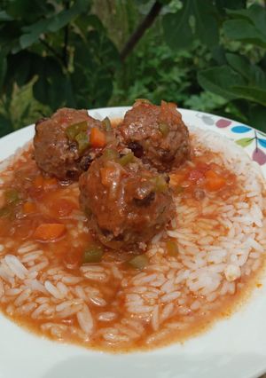 Una foto de Albóndigas dulces con arroz 😊