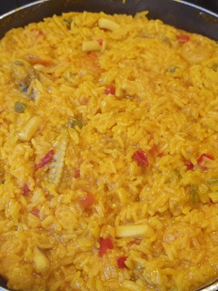 Una foto de Paella
