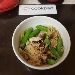 A picture of My Wholegrain fried Rice with Garlic, Ginger and Sultanas.