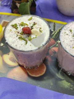 गोंद कतीरा विद शाही मिल्क रोज़ रेसिपी मुख्य फोटो