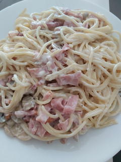 Una foto de Espaguetis a la carbonara!!