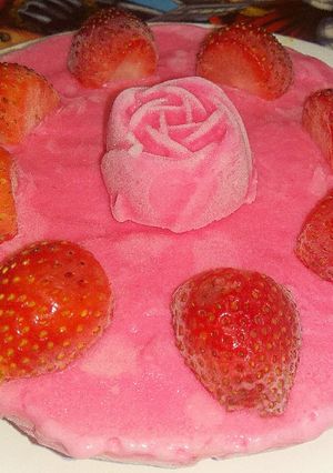 A picture of Strawberry ice cream cake.