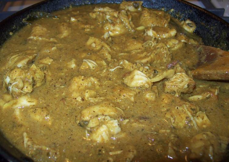 Kariveppillai Kozhi Kolambu (Curry Leaves Chicken Curry)