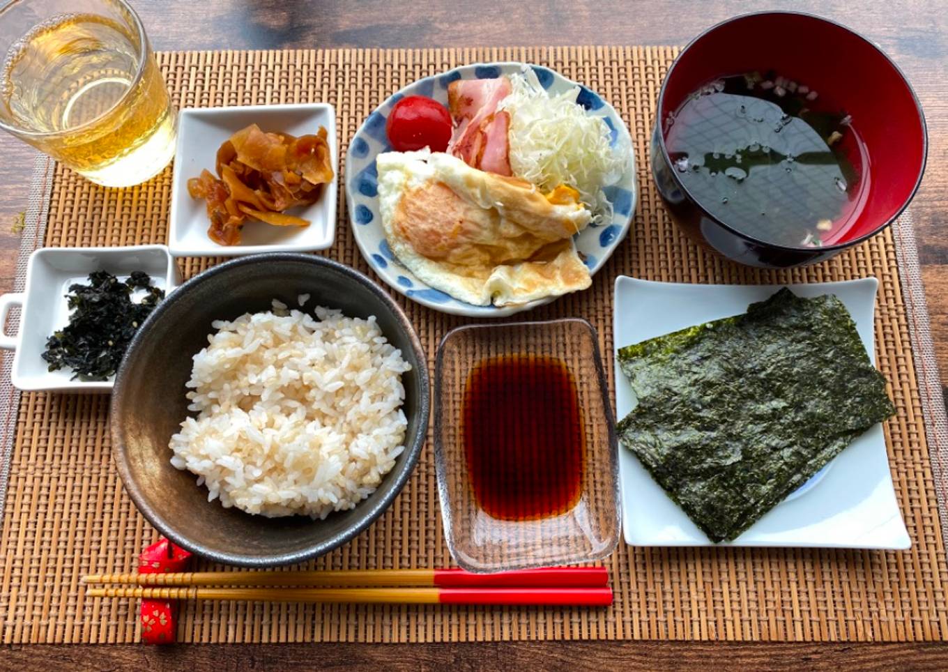 Japanese Breakfast (how to eat Nori seaweed and rice)
