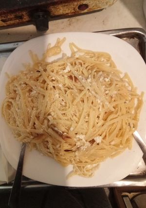 Φωτογραφία της συνταγής Λιγκουίνι aglio e olio...του "φτωχού" με μιξ τυριών από ξηρή μυζήθρα & φέτα