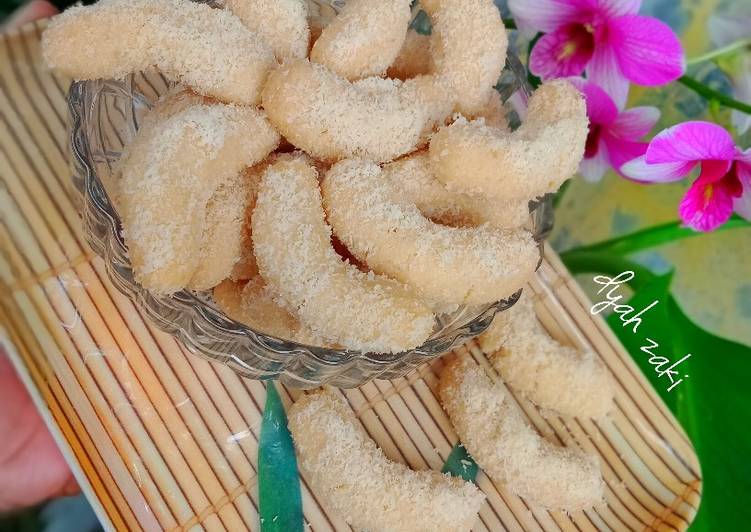 Resep Kuker kelapa kering yang Bisa Manjain Lidah