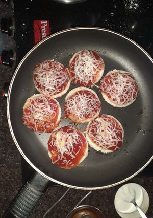 A picture of Idli pizza.