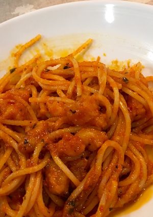 Una foto de Espaguetis con gambas
