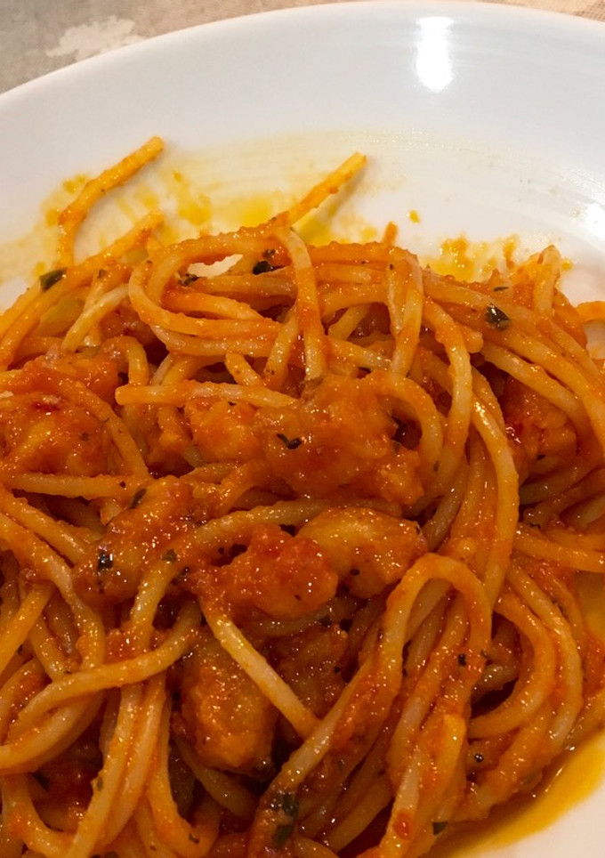 Una foto de Espaguetis con gambas