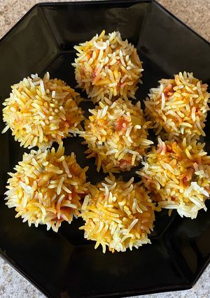 A picture of Oats muthia with rice.