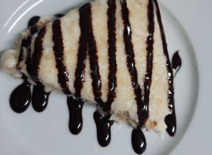 Una foto de Marquesa de coco con topping de chocolate 🥥🍫