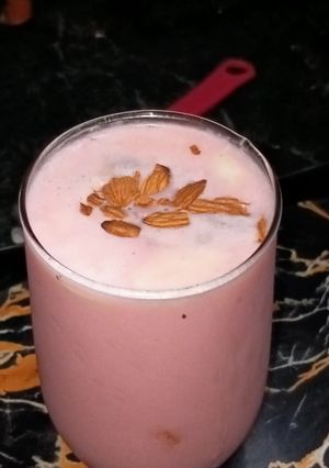 A picture of Rose milk shake.