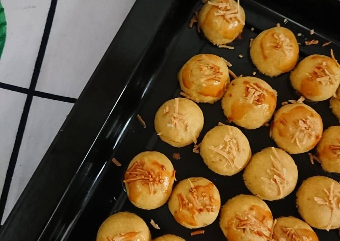 Nastar cair (kuning telur rebus)