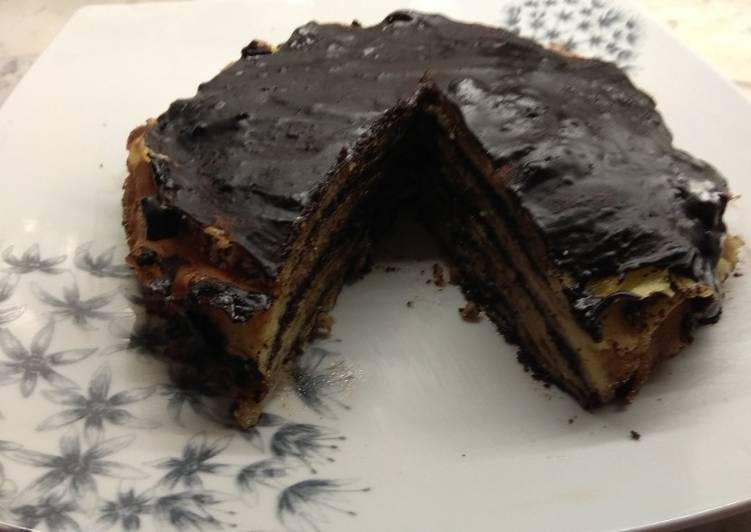 Diós-lekváros palacsintatorta, csokoládéöntettel