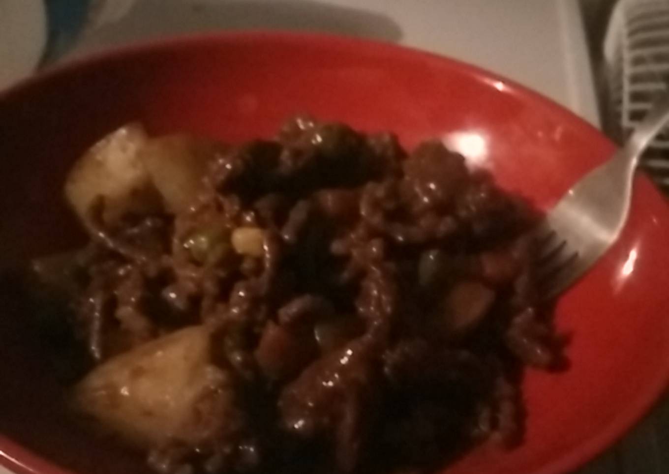 Minced beef with potatoes and red wine reduction