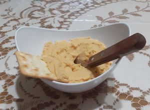 Una foto de Hummus de garbanzos fácil, rápido y rico 🤤