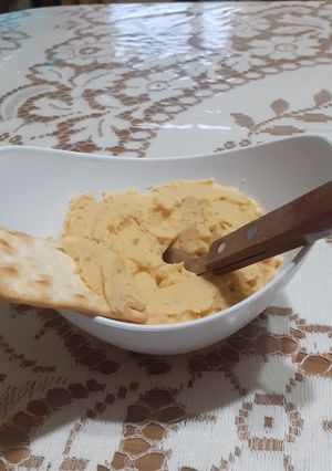Una foto de Hummus de garbanzos fácil, rápido y rico 🤤