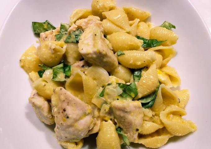 Pasta shells with spiced chicken and corn milk sauce