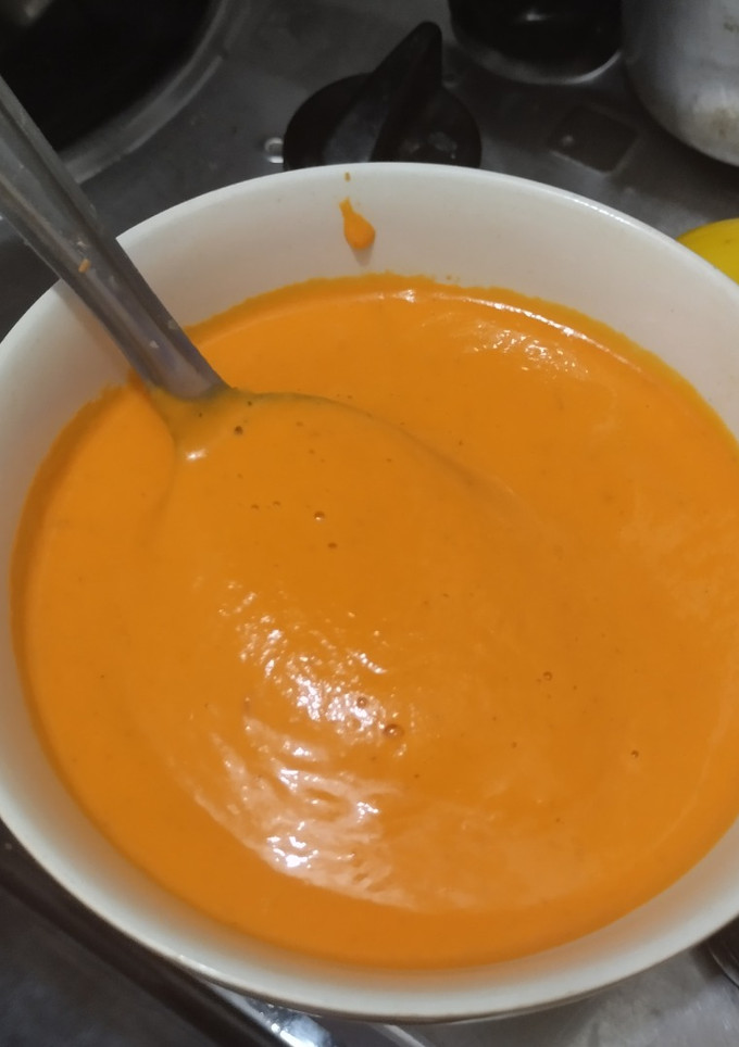 Una foto de Salsa🍝de pimiento tatemado y zanahoria🌶️🥕🥯