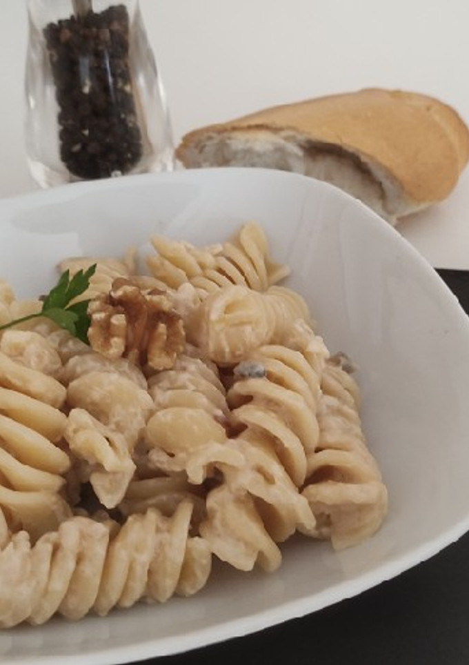Una foto de Fusilloni con gorgonzola, nueces y pera