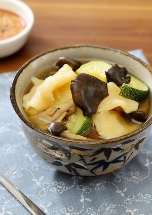 韓式菇菇麵片湯 的食譜成品照片