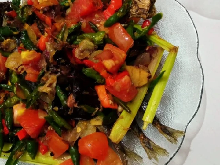 Langkah Mudah untuk Membikin Resep  Pindang Tumis (Ikan Cuek) yang Enak, Enak Banget