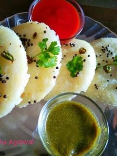 इंस्टेंट इडली (Instant idli recipe in hindi) रेसिपी मुख्य फोटो