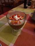 Mousse de Chocolate com Chantilly Caseiro e Morangos
