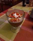 Mousse de Chocolate com Chantilly Caseiro e Morangos