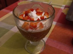 Foto de Mousse de Chocolate com Chantilly Caseiro e Morangos