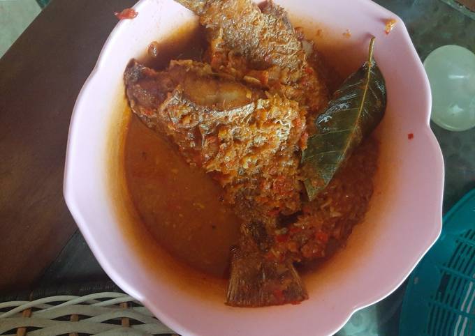 Ikan goreng balado