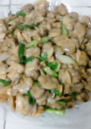 Hình của món Ngao xào hành.
