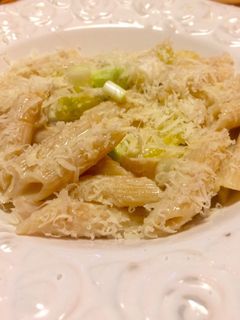Dinkelrigatoni mit Gorgonzolasahnesauce und Lauchzwiebeln Rezepthauptbild