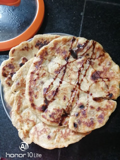 A picture of Oats banana pan cake.