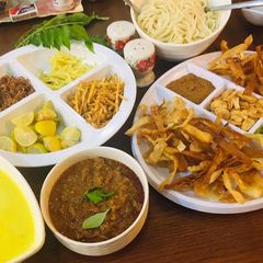 A picture of Beef Memoni Khausuey.