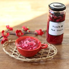 A picture of Red Onion Pickle.