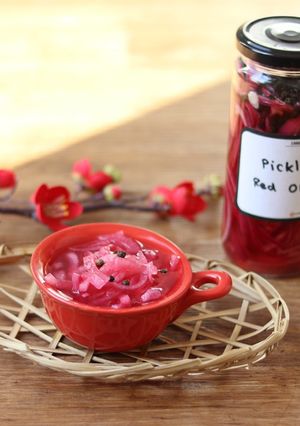 A picture of Red Onion Pickle.