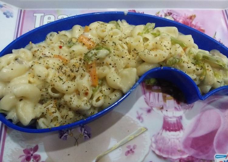 Saucy creamy Macaroni
