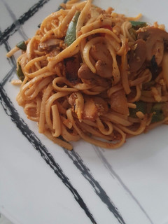 Una foto de Tallarines estilo chino🍜