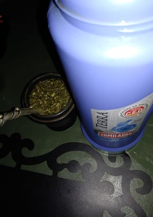 Una foto de Mate para días lluviosos con jengibre y jugo de pomelo