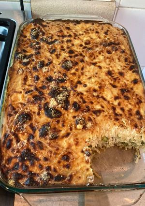 Una foto de Pastel de tallarines con brócoli y crema